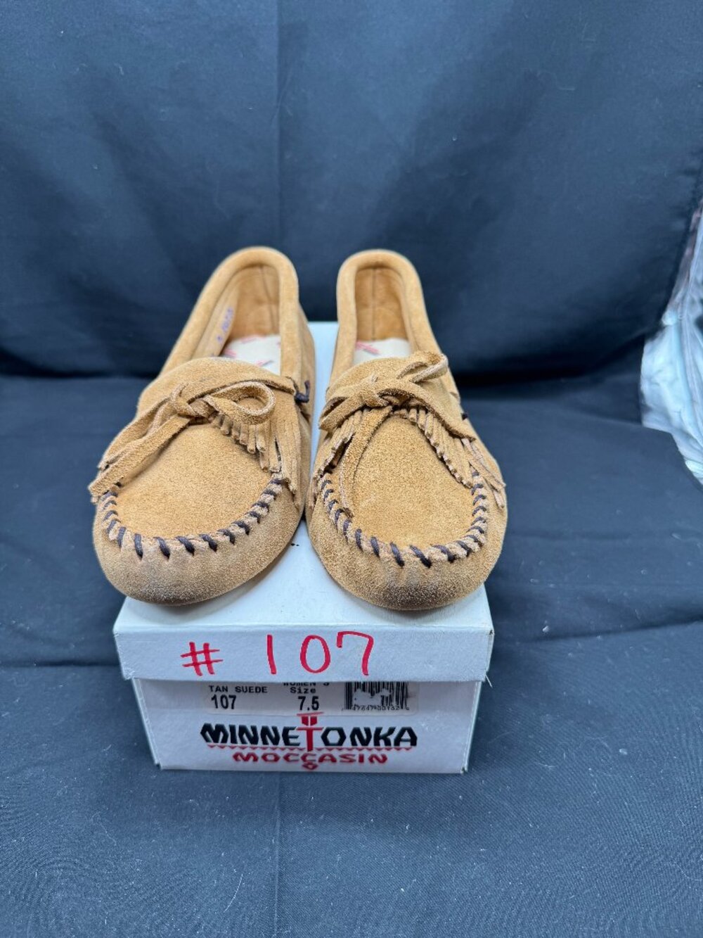 Vintage Women's Tan  Suede Soft Sole Minnetonka Moccasins Size 7.5 New in Box